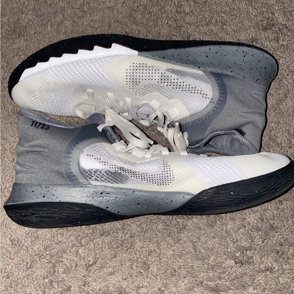 Kyrie Flytrap 5 - Picture 2 of 7